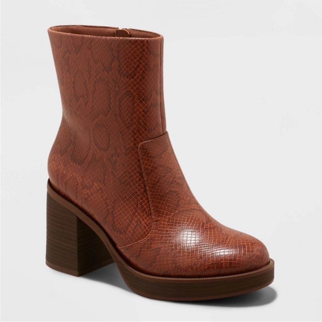 Universal Thread Heeled Boot